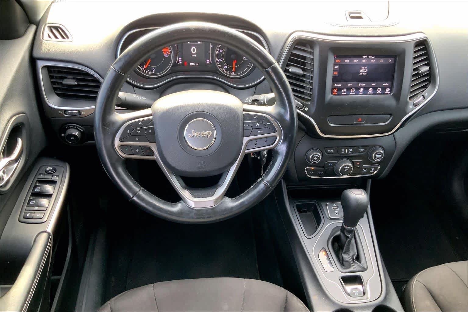 Used 2019 Jeep Cherokee Latitude w/ Cold Weather Group FWD image 6