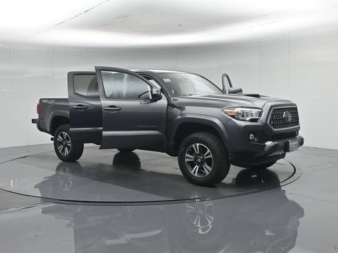 Used 2019 Toyota Tacoma TRD Sport AWD/4WD image 33