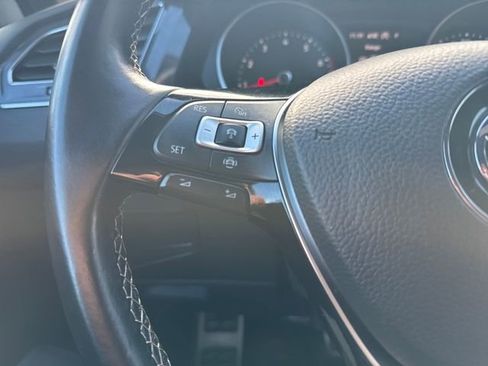 Certified 2021 Volkswagen Tiguan SE R-Line image 20