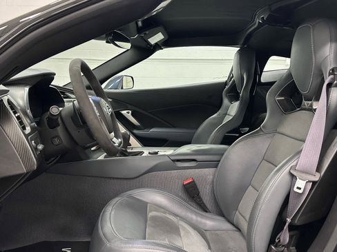 Used 2015 Chevrolet Corvette Z06 w/ Z07 Performance Package image 11