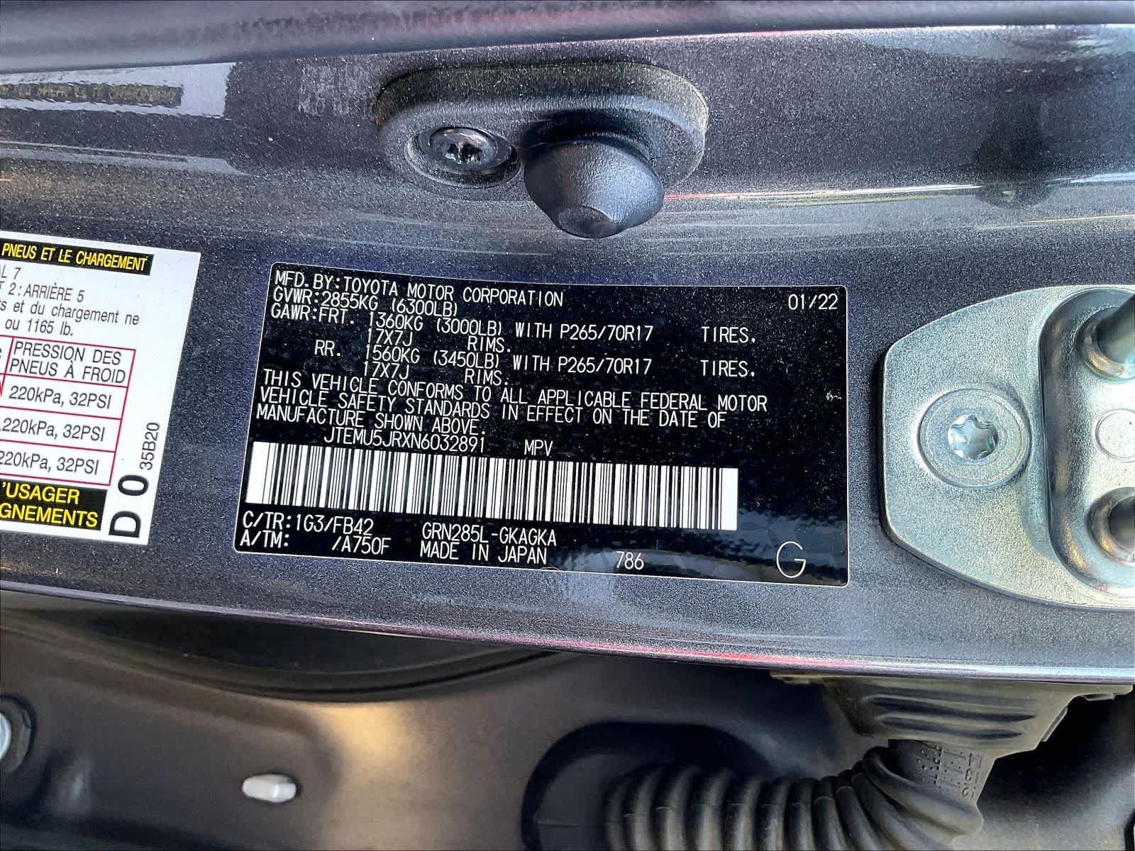 Used 2022 Toyota 4Runner SR5 AWD/4WD image 5