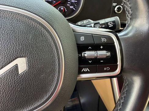 Used 2024 Kia Carnival LX FWD image 37