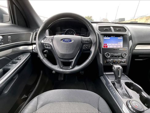 Used 2019 Ford Explorer XLT w/ Equipment Group 201A image 4