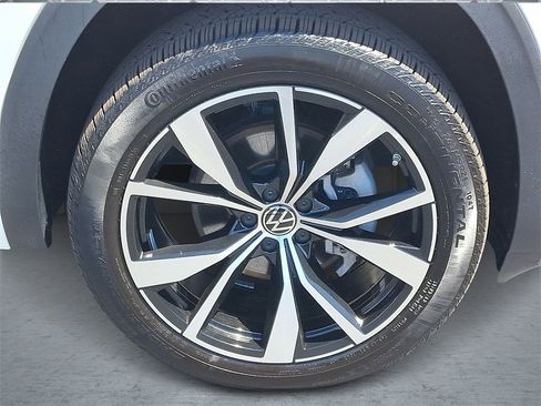 Used 2024 Volkswagen Atlas SEL Premium R-Line image 7