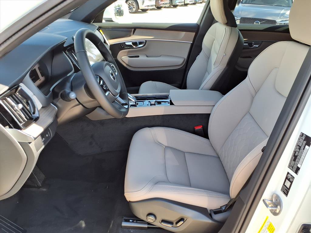 New 2026 Volvo XC90 T8 Plus w/ Protection Package Premier AWD/4WD image 13