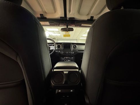 Used 2019 Jeep Wrangler Unlimited Sahara AWD/4WD image 18