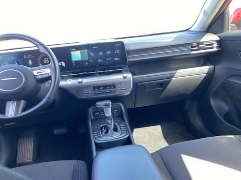 Used 2025 Hyundai Kona SEL FWD image 5