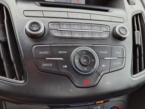 Used 2017 Ford Focus SE image 10