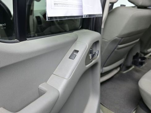 Used 2016 Nissan Frontier SV image 18