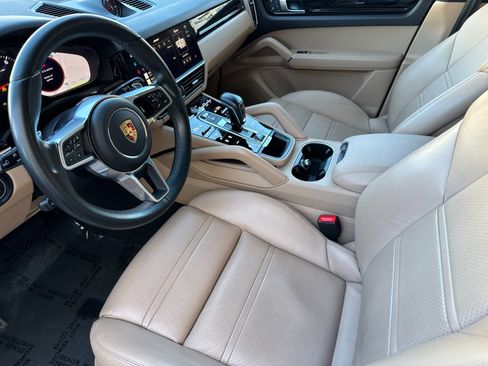 Certified 2023 Porsche Cayenne image 4