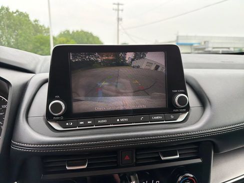 Used 2024 Nissan Rogue SV AWD/4WD image 18