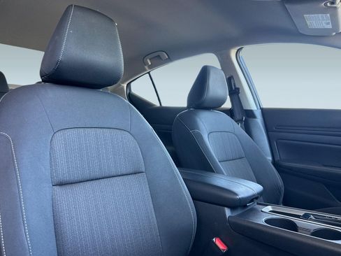 Used 2025 Nissan Altima 2.5 SV FWD image 32