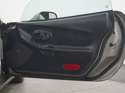 Used 1999 Chevrolet Corvette Convertible w/ Memory Pkg image 9