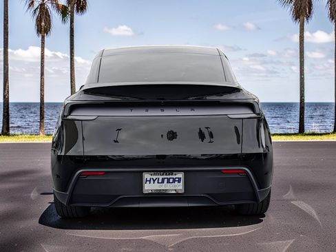 Used 2026 Tesla Model Y 2WD image 6
