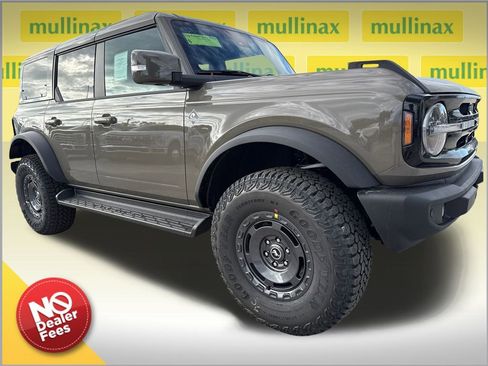 New 2025 Ford Bronco Outer Banks w/ Sasquatch Package image 1