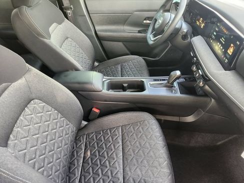 Used 2025 Nissan Kicks SV FWD image 13
