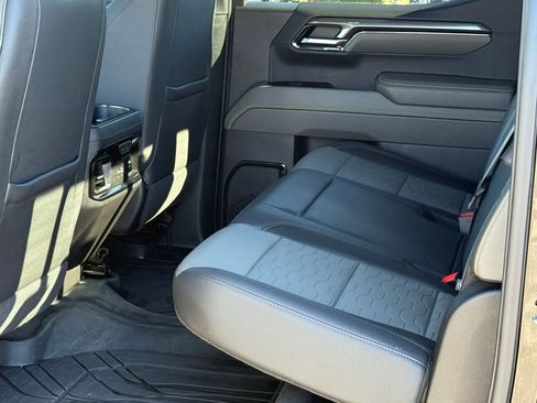 Used 2024 Chevrolet Silverado 1500 ZR2 w/ Technology Package image 9