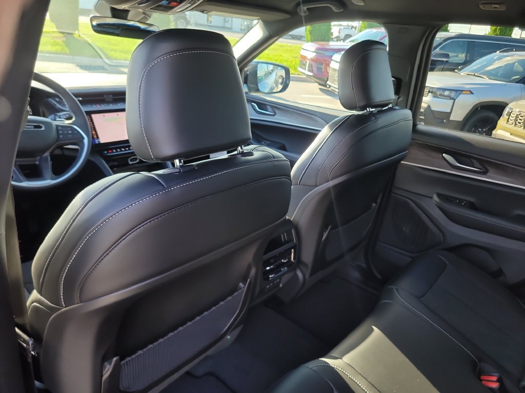 New 2027 Jeep Grand Cherokee Altitude AWD/4WD image 13