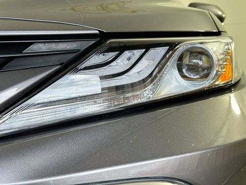Used 2021 Toyota Camry XLE FWD image 37