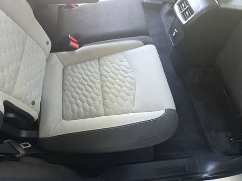 Used 2020 Chevrolet Equinox LT FWD image 40