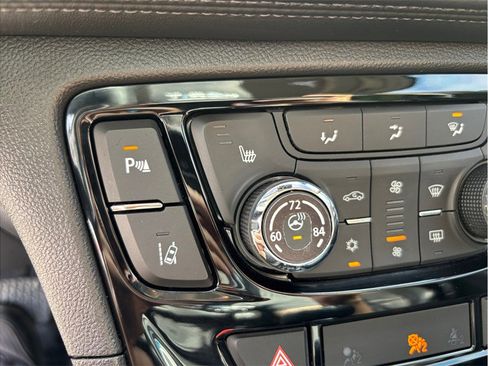 Used 2018 Buick Encore Premium image 35