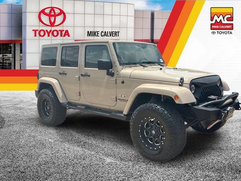 Used 2016 Jeep Wrangler Unlimited Sahara w/ Max Tow Package AWD/4WD image 7