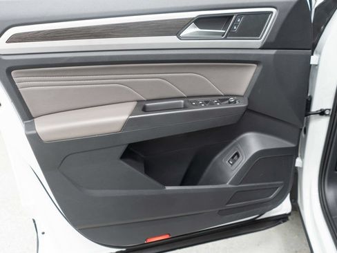 Used 2023 Volkswagen Atlas SE w/ Panoramic Sunroof Package AWD/4WD image 19