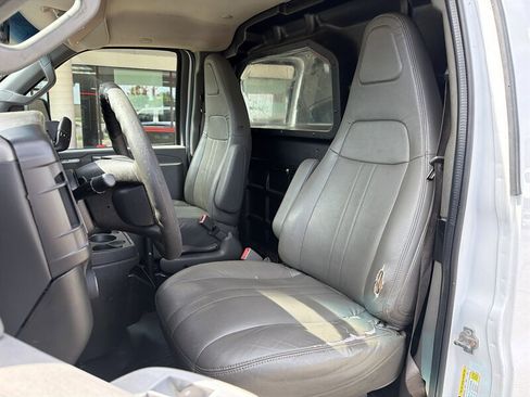 Used 2017 Chevrolet Express 2500 RWD image 10