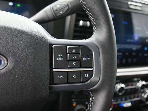 New 2026 Ford F250 Lariat w/ Black Appearance Package AWD/4WD image 9