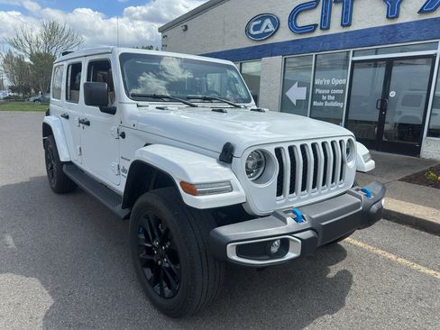 Used 2022 Jeep Wrangler Unlimited Sahara w/ Cold Weather Group image 2