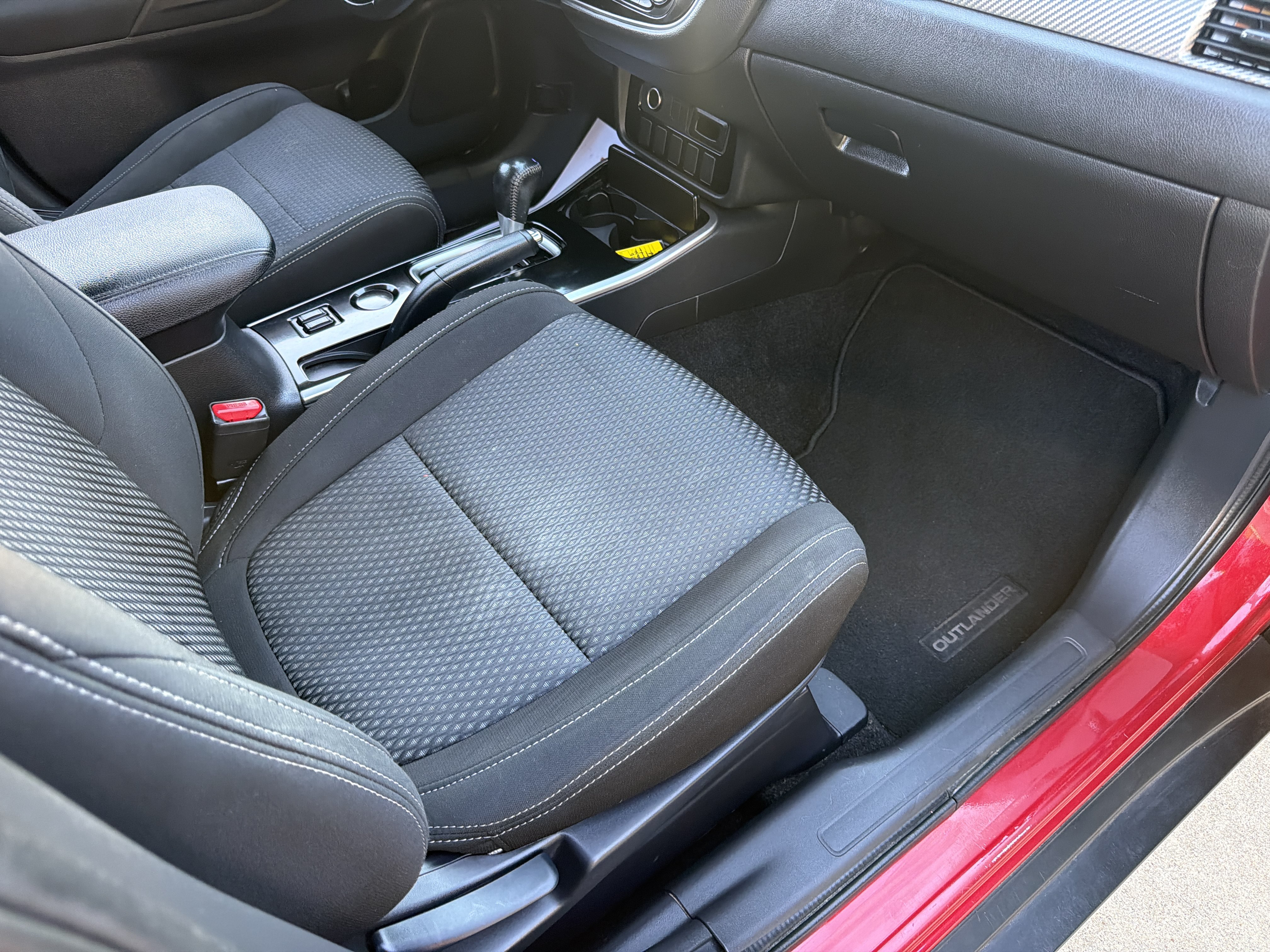 Used 2018 Mitsubishi Outlander SE FWD image 11