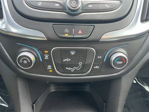 Used 2022 Chevrolet Equinox LT image 23
