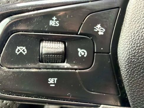 Used 2024 Chevrolet Trax LT FWD image 32