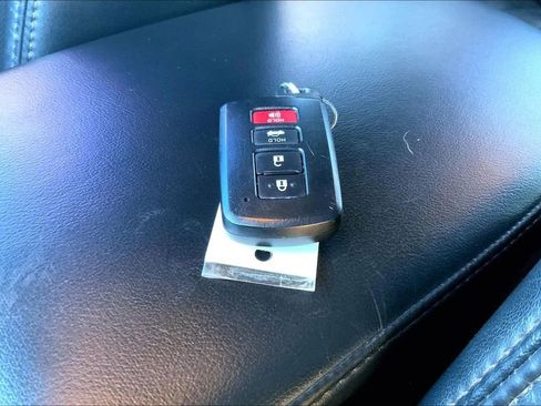 Used 2016 Toyota Avalon Limited image 15