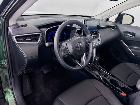Used 2022 Toyota Corolla Cross XLE image 9