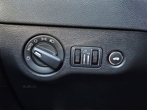 Used 2023 Dodge Charger SXT image 22