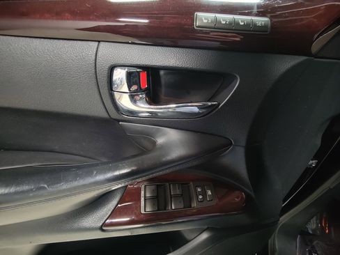 Used 2015 Lexus LX 570 4WD w/ Luxury Package image 27