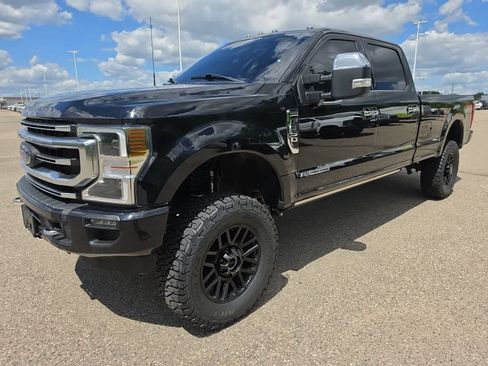 Used 2022 Ford F350 Platinum w/ FX4 Off-Road Package AWD/4WD image 1
