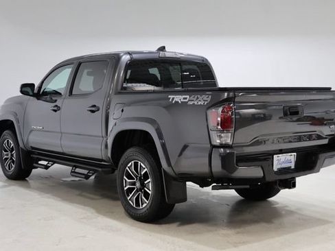 Used 2020 Toyota Tacoma TRD Sport w/ TRD Premium Sport Package AWD/4WD image 5