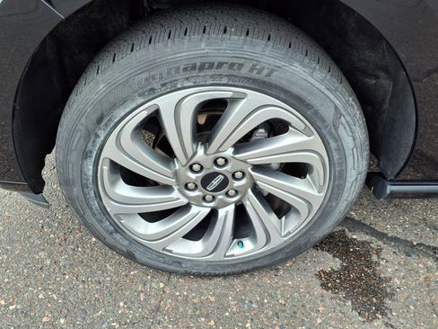 Used 2024 Lincoln Navigator Premiere image 21