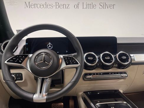 Used 2026 Mercedes-Benz GLB 250 4MATIC image 31