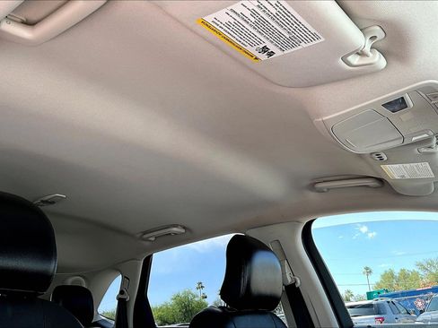Used 2017 Ford Edge Titanium AWD/4WD image 16