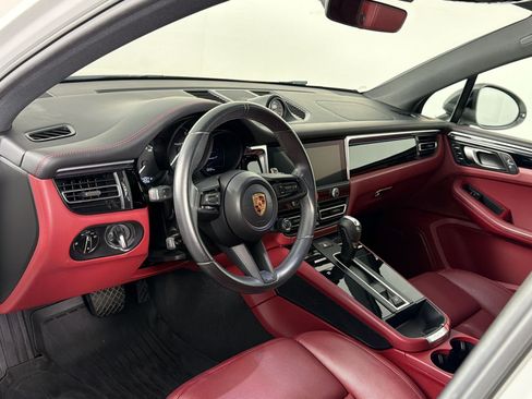 Certified 2023 Porsche Macan Turbo AWD/4WD image 4