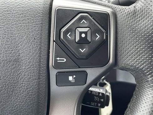 Used 2017 Toyota Tacoma SR5 image 21