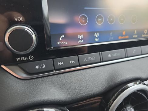 Used 2025 Nissan Sentra S FWD image 15