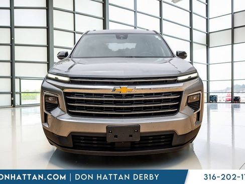 Used 2025 Chevrolet Traverse LT AWD/4WD image 21