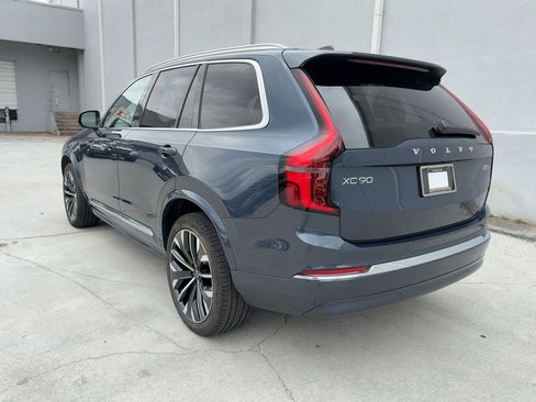 Certified 2025 Volvo XC90 B5 Plus image 3