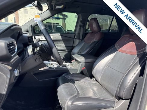 Used 2020 Ford Explorer Platinum w/ Premium Technology Package image 18