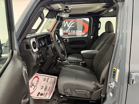 Used 2025 Jeep Gladiator Willys image 10