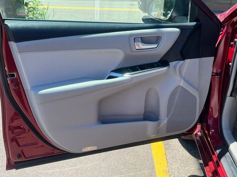 Used 2016 Toyota Camry XLE w/ Advanced Technology Package FWD image 11